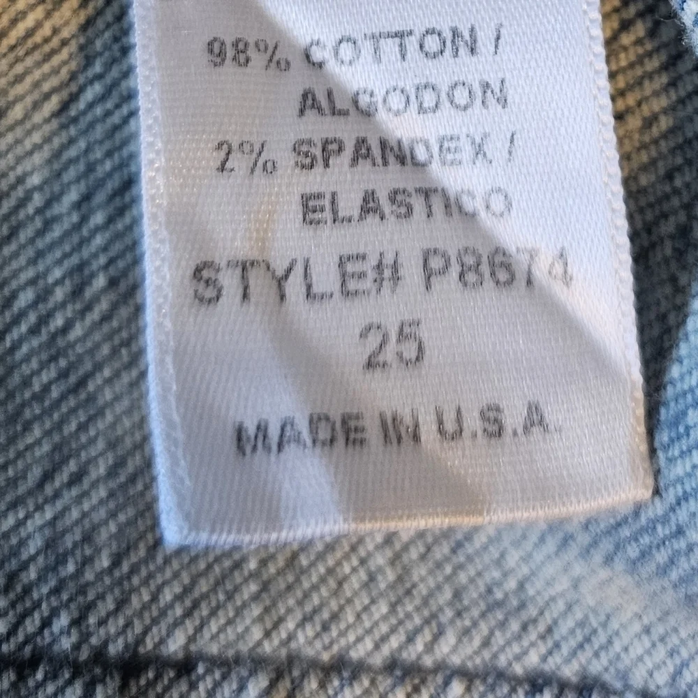 *UNIQUE* UO Urban Renewal Remade Gummy Denim Capri Pant, Vintage Denim Color, XS